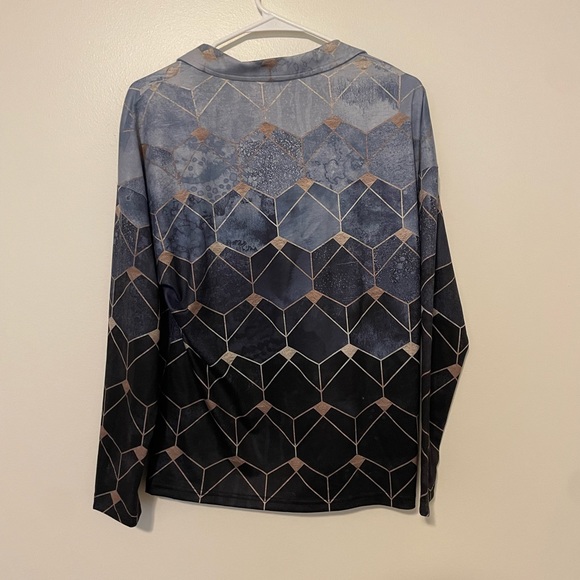 Exclusive Geometric Collared Top - Picture 2 of 4